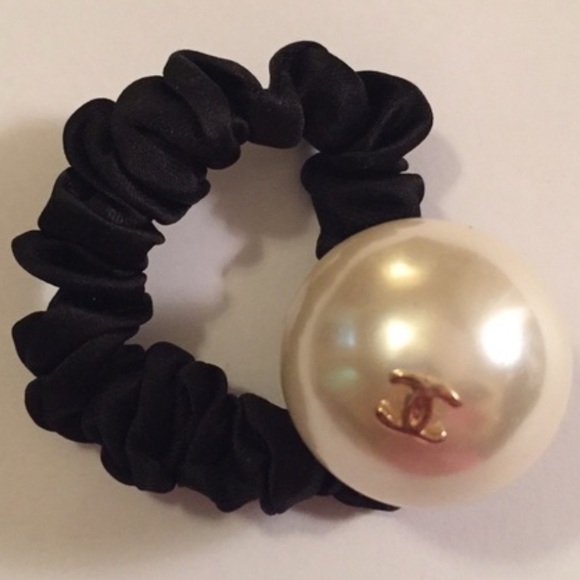 CC Fashion jumbo Pearl pony tail holderCC Hair bandScrunchie